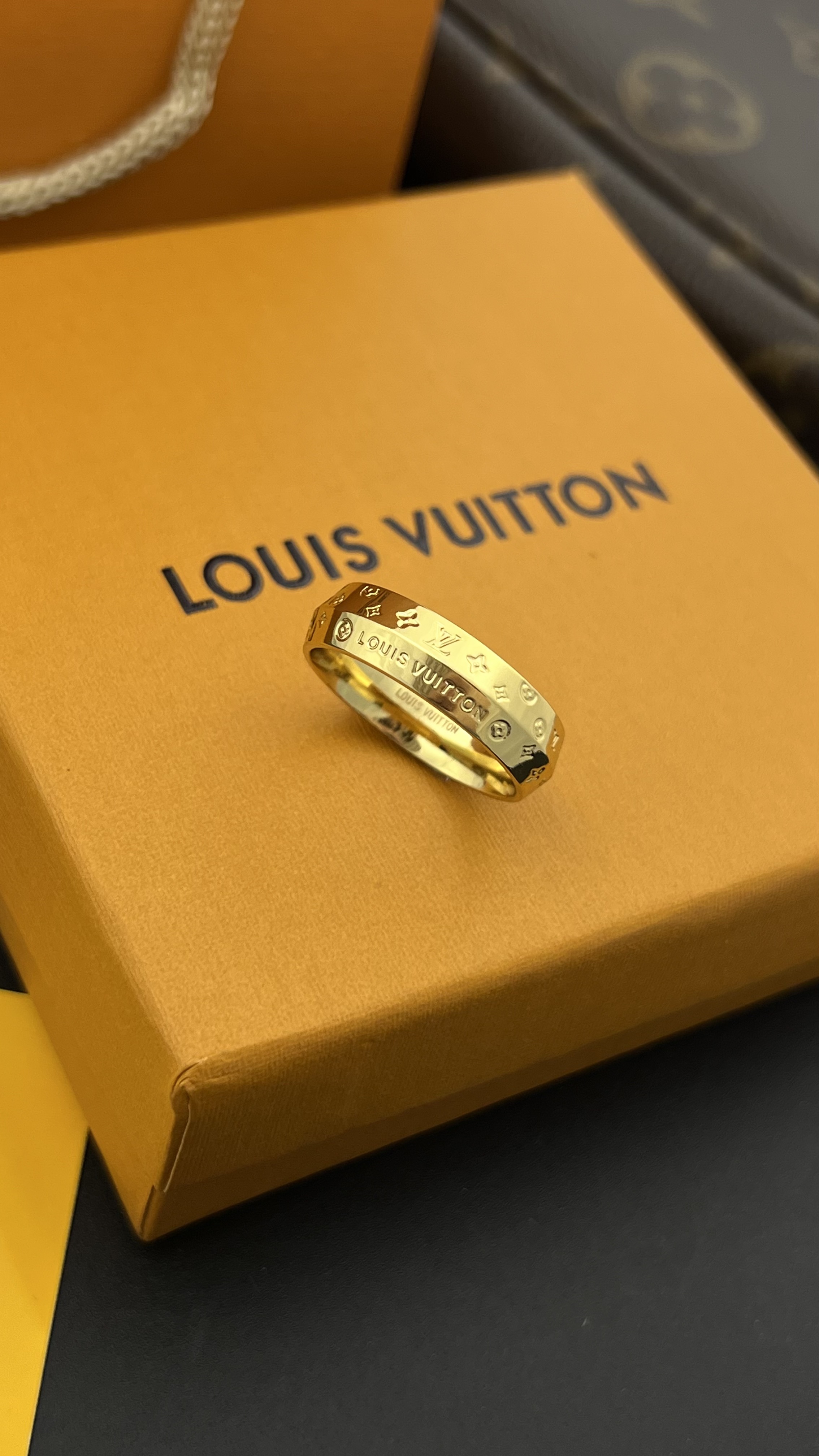 انگشتر LV مستر
